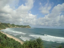 Pantai Nampu, Si Putih Cantik dari Wonogiri