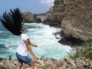 Pantai Ngedan di Yogya yang Bikin Edan!