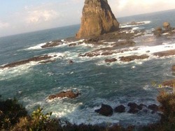 Pantai Papuma, Potret Keindahan Alam yang Menakjubkan