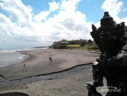Pantai Pasir Hitam yang Menawan di Bali