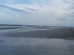 Pantai Pasir Padi, Kini Keindahanmu Tak Seperti Dulu