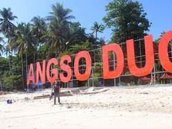 Pantai Pasir Putih & Makam Keramat di Pulau Angso Duo