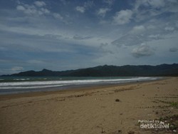 Pantai Sabreng, Alternatif Wisata Akhir Pekan di Trenggalek