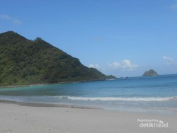 Pantai Selong Belanak, Tempatnya Bule Bersantai di Lombok