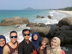 Pantai Siangau yang Cantik Nian di Pulau Bangka