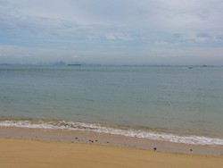 Pantai Tanjung Pinggir, Tempat Mengintip Singapura dari Batam