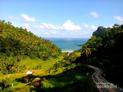 Pantai Tawang, Tempat Menghilangkan Stress di Pacitan
