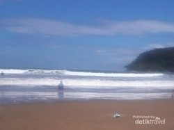 Pantai Teleng Ria, Tempat Liburan Murah Meriah di Pacitan
