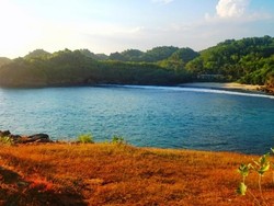 Pantai Tersembunyi yang Menawan di Pacitan