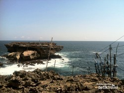 Pantai Timang yang Paling Menantang di Gunungkidul