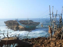 Pantai Timang yang Sulit Ditaklukkan