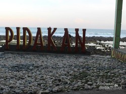 Pantai Unik di Pacitan, Isinya Batu Kerikil Besar-besar