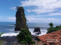 Pantai Watu Tihang yang Unik di Lampung
