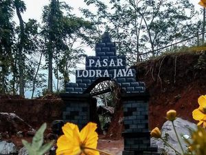Pasar Kekinian di Banjarnegara Bayarnya Pakai Koin Kayu