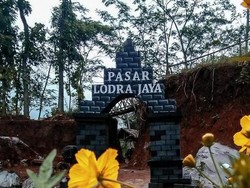 Pasar Kekinian di Banjarnegara Bayarnya Pakai Koin Kayu