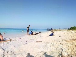 Pasir Sehalus Terigu di Pulau yang Tak Jauh dari Jakarta