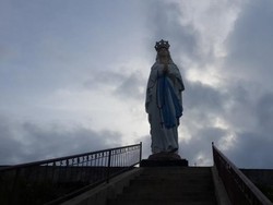 Patung Bunda Maria & Bukit Wolowio yang Mempesona di Flores