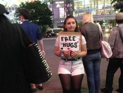 Peluk Gratis dari Bule Cantik di Tokyo