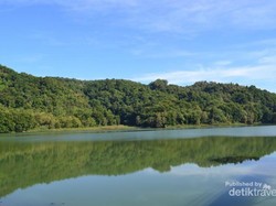 Pemandangan Asri Waduk Parangjoho di Wonogiri
