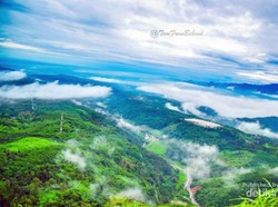 Pemandangan Luar Biasa dari Atas Gunung Batu Jonggol