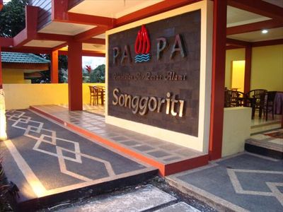 Pemandian Air Panas Alami PAPA Songgoriti