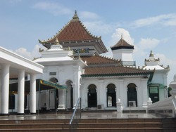 Pempek, Jembatan Ampera, dan Kisah Cinta Tragis di Palembang