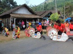 Penari Kesurupan, Tari Jaran Kepang Memang Bikin Heboh