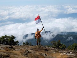 Pendakian ke Titik Tertinggi Jawa Barat