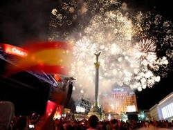 Pendukung Spanyol di Kiev Berpesta di Tempat Ini
