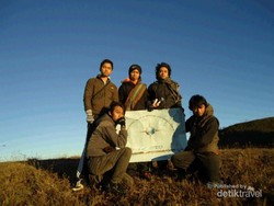 Pengalaman Berkesan Mendaki Gunung Guntur di Garut