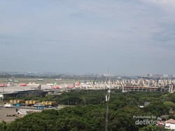 Pengalaman Langka, Lihat Bandara Soekarno Hatta dari Atas Atap