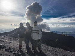 Pengalaman Menjelajahi Puncak Gunung Tertinggi di Jawa