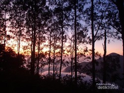 Pengalaman Pertama Mendaki, Bukit Pengasingan yang Luar Biasa Indah
