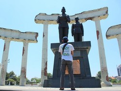 Penuh Haru di Tugu Pahlawan Surabaya