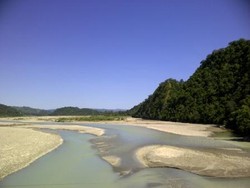 Perjalanan Asyik Menuju Air Terjun 7 Tingkat Oehala, NTT