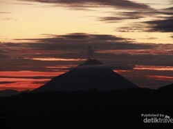 Perjuangan Mendaki Gunung Inerie, Piramida Alam di Flores