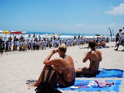 Pertama ke Bali? Jangan Kaget dengan Bikini & Anjing