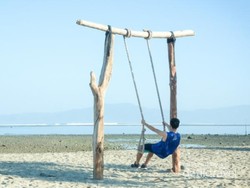 Peselancar Wajib ke Sini: Pantai Lakey di Dompu