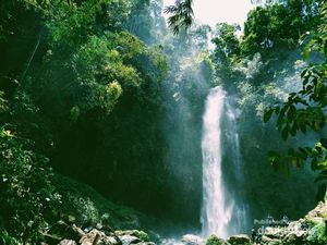 Pesona Air Terjun Lembah Pelangi di Lampung