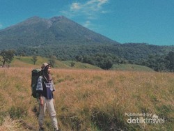 Pesona Bukit Savana Propok di Lereng Gunung Rinjani