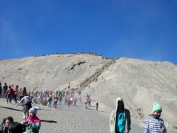 Pesona Kawah Bromo yang Tidak Ada Habisnya