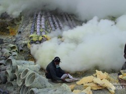 Pesona Kawah Ijen Tak Lekang Oleh Waktu