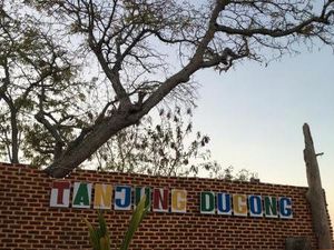 Pesona Keindahan Pantai dari Kafe Tanjung Dugong