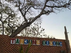 Pesona Keindahan Pantai dari Kafe Tanjung Dugong Pesona Keindahan Pantai dari Kafe Tanjung Dugong