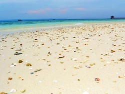 Pesona Pantai Eksotis Pulau Pahawang di Lampung