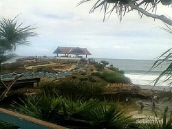 Pesona Pulau Jumino di Yogya, Mirip Tanah Lot di Bali