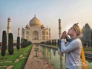 Pesona Romantis Taj Mahal di Agra, India
