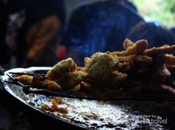 Pisang Goreng Renyah & Pemandian Segar di Bantaeng