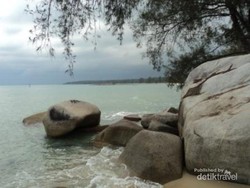 Plesiran Akhir Pekan di Bangka, Pantai Tanjung Kemirai Tempatnya