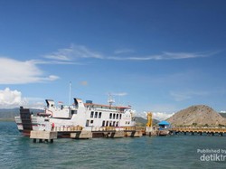 Poto Tano, Pintu Masuk Sumbawa yang Cantik